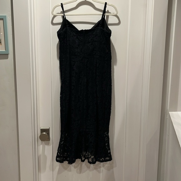 Guess - Picture 3 of 4